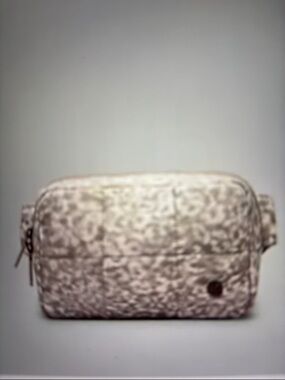 Lululemon Quilted Grid Belt Bag 1.5L